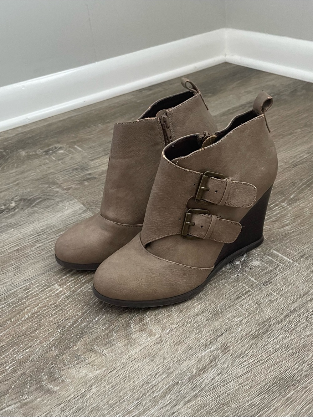 Altar’d State Women’s Size 7 Taupe Beige Ankle Wedge Booties Double Buckle